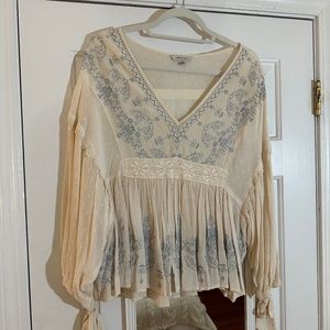 American Eagle Cream and Light Blue Top